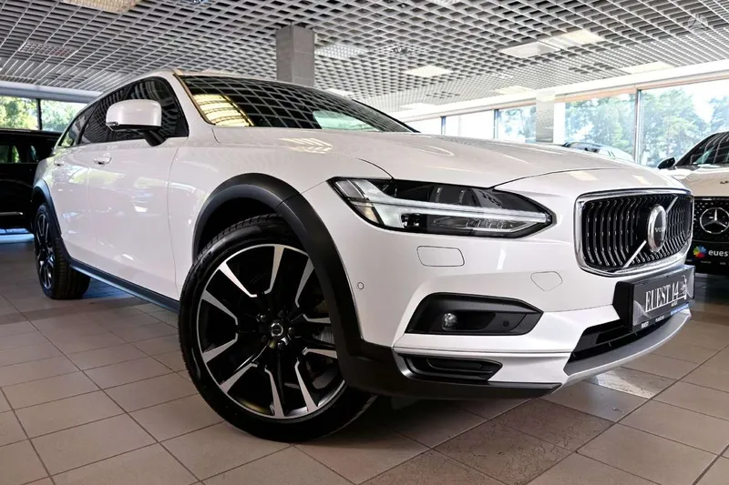 Volvo V90 Cross Country - 1