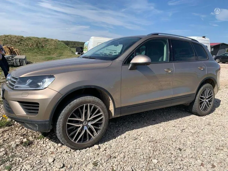 Volkswagen Touareg - 1