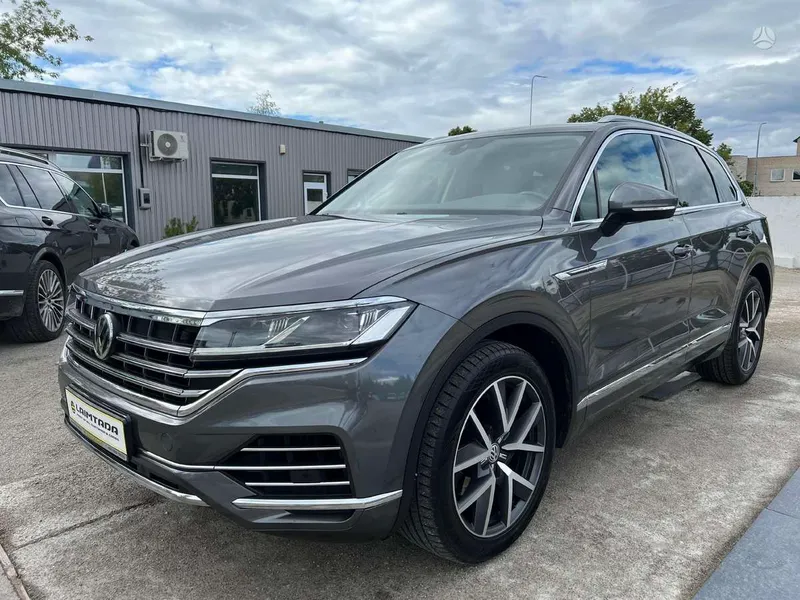 Volkswagen Touareg - 1