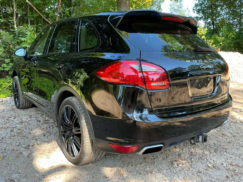 Porsche Cayenne - 1