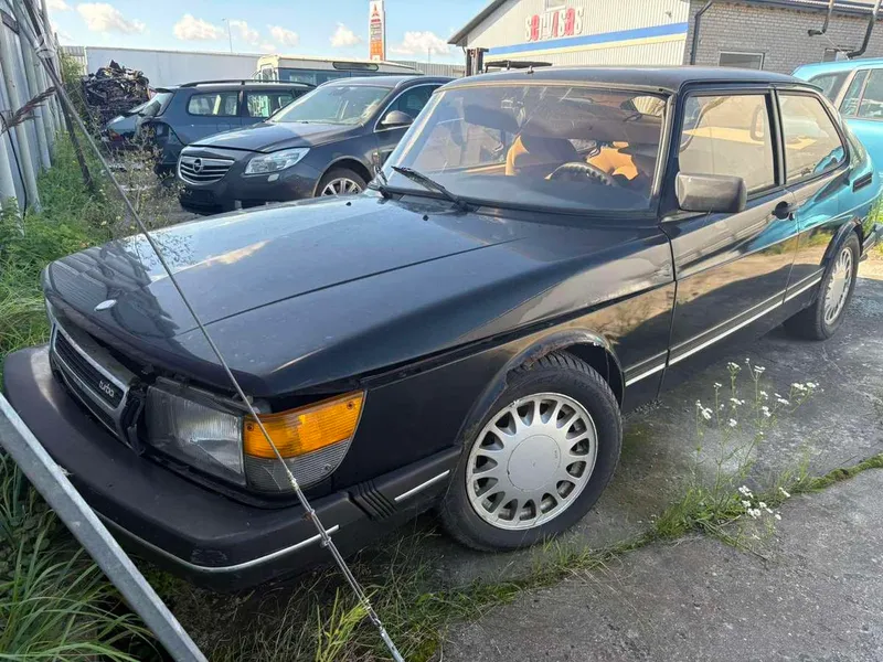 Saab 900 - 1