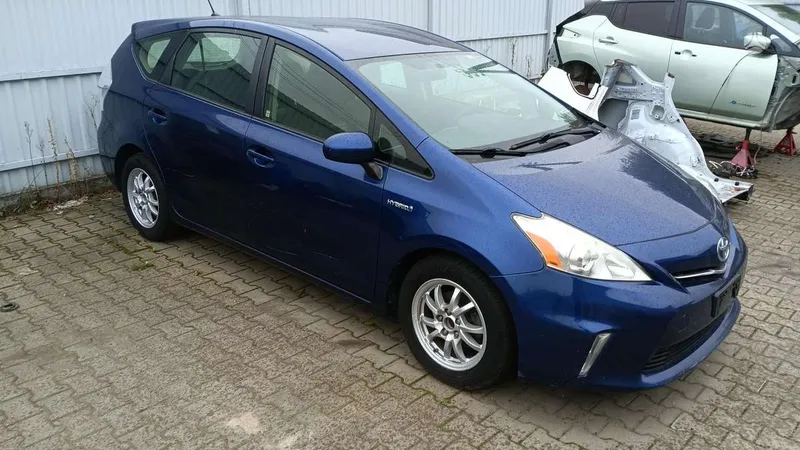 Toyota Prius+ - 1