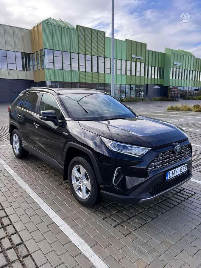 Toyota RAV4 - 1