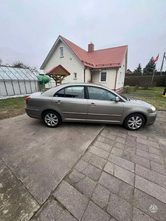 Toyota Avensis - 1