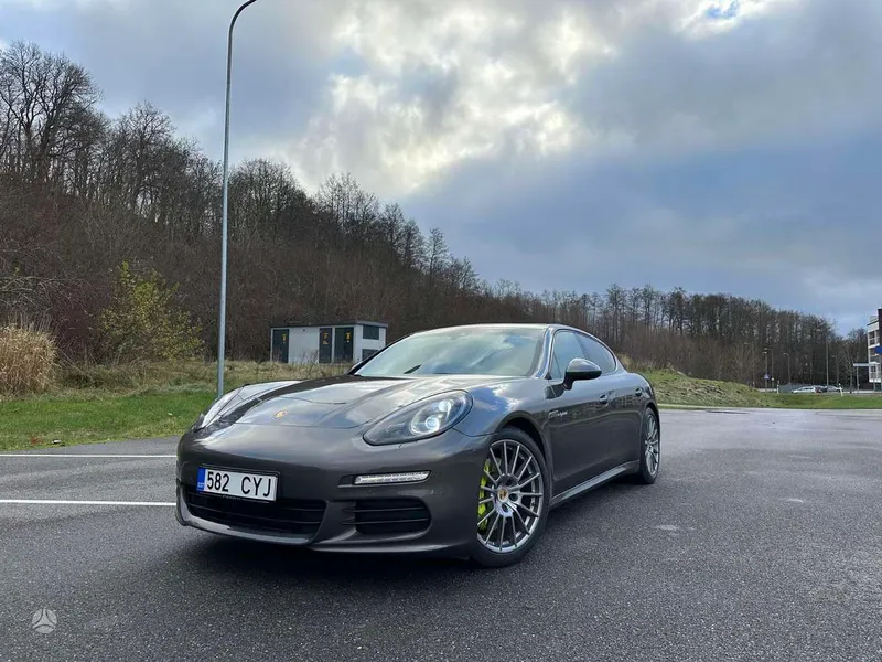 Porsche Panamera - 1