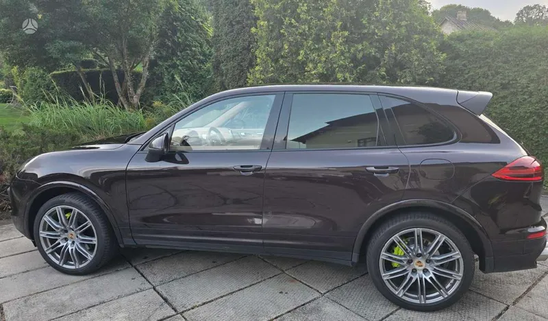 Porsche Cayenne - 1