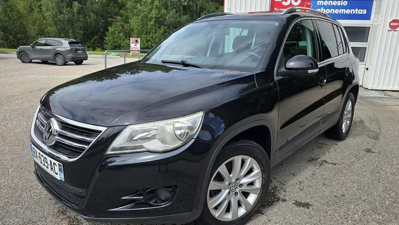 Volkswagen Tiguan - 1