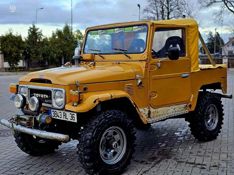 Toyota Land Cruiser - 1