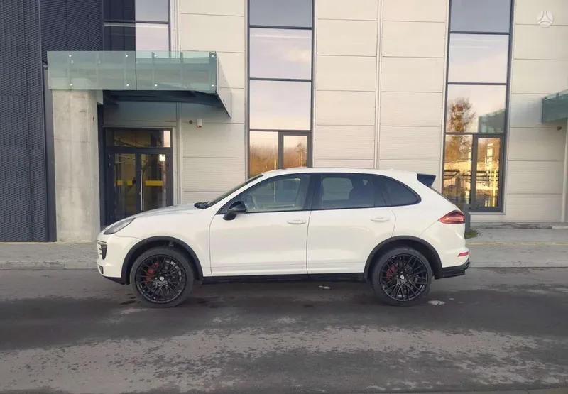 Porsche Cayenne - 1