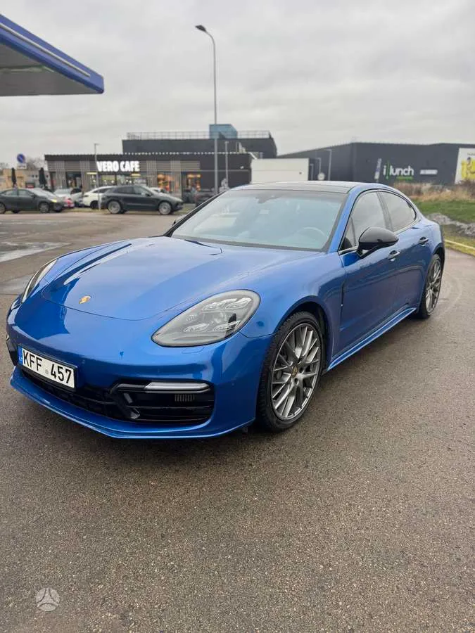 Porsche Panamera - 1