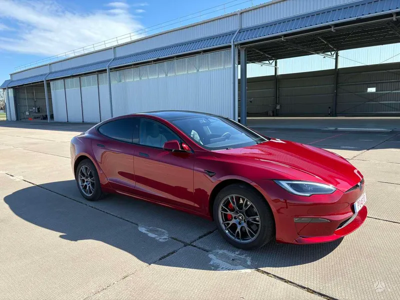 Tesla Model S - 1