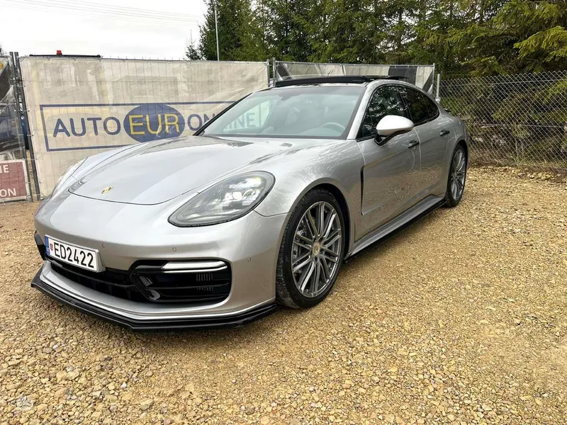 Porsche Panamera - 1