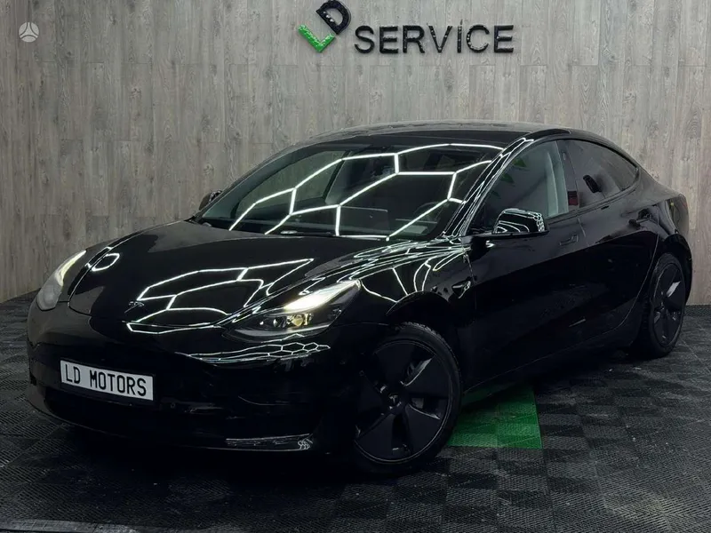Tesla Model 3 - 1