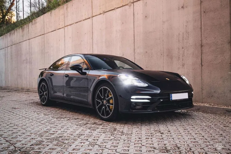 Porsche Panamera - 1