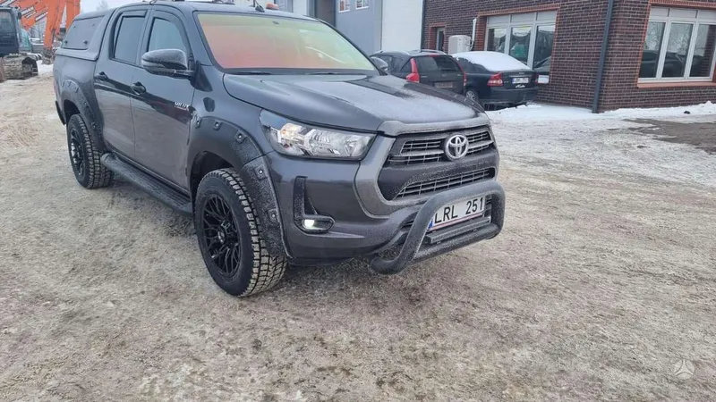 Toyota Hilux - 1