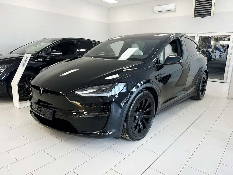 Tesla Model X - 1