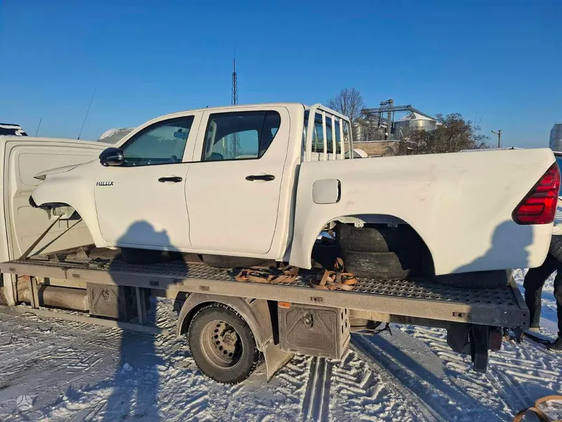 Toyota Hilux - 1