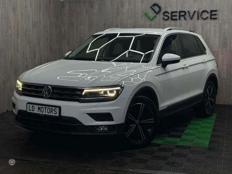 Volkswagen Tiguan - 1