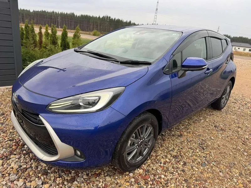 Toyota Aqua - 1