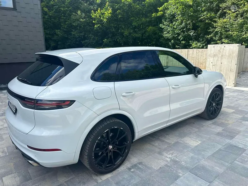 Porsche Cayenne - 1