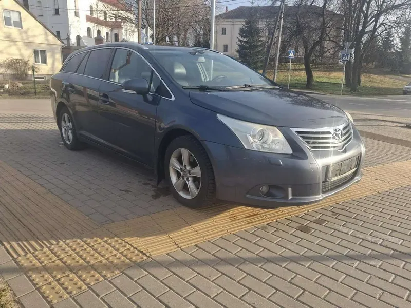 Toyota Avensis - 1