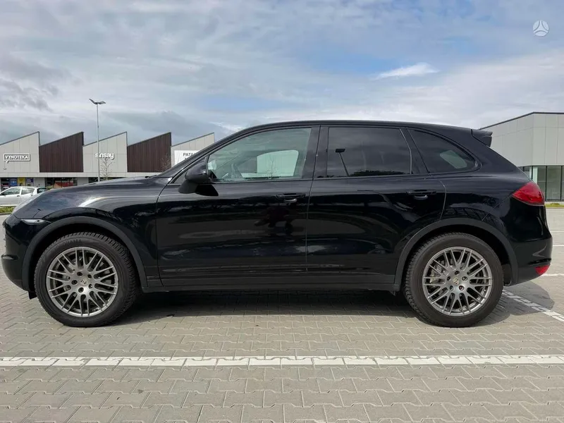 Porsche Cayenne - 1