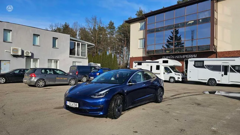 Tesla Model 3 - 1