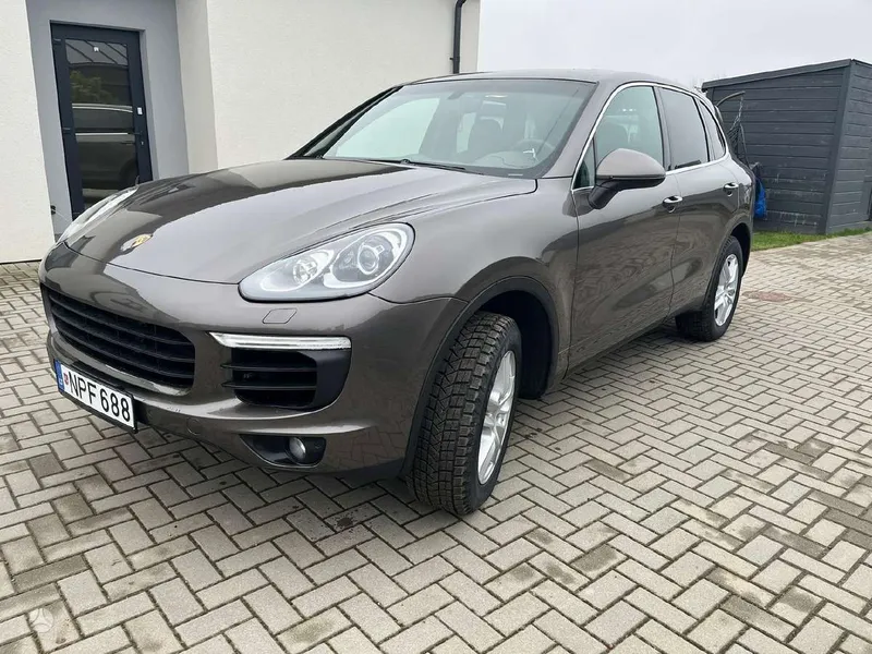 Porsche Cayenne - 1