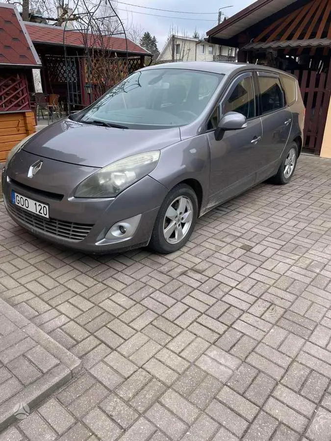 Renault Grand Scenic - 1