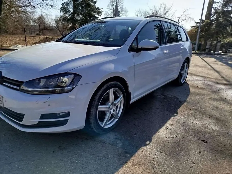Volkswagen Golf - 1