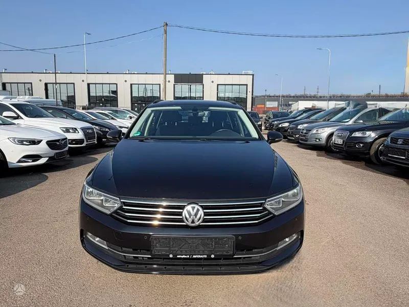 Volkswagen Passat - 1