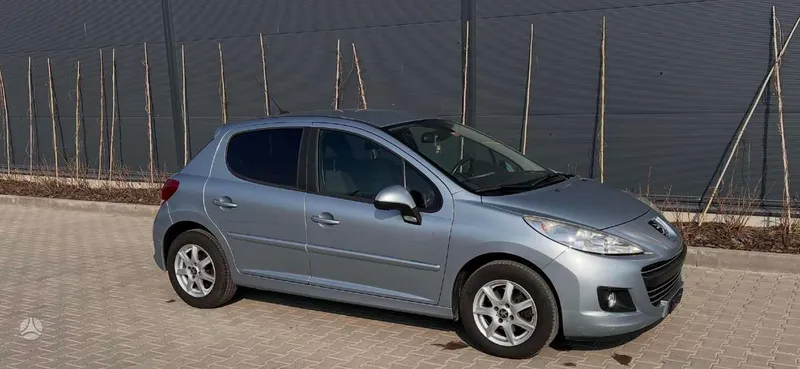 Peugeot 207 - 1