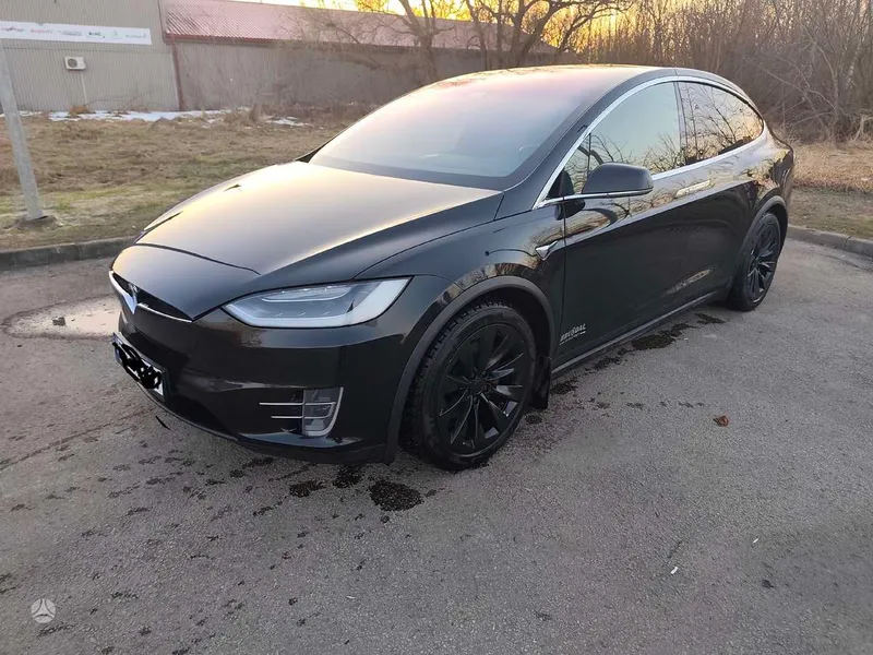 Tesla Model X - 1
