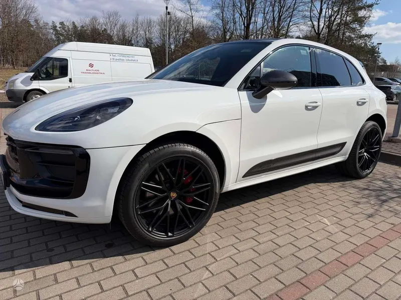 Porsche Macan - 1