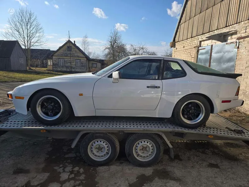 Porsche 944 - 1