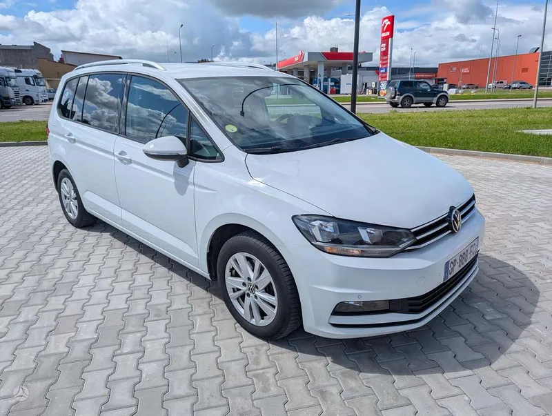 Volkswagen Touran - 1
