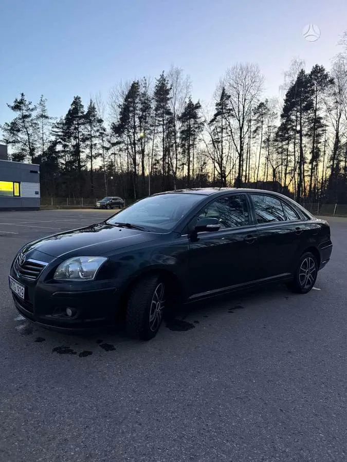Toyota Avensis - 1