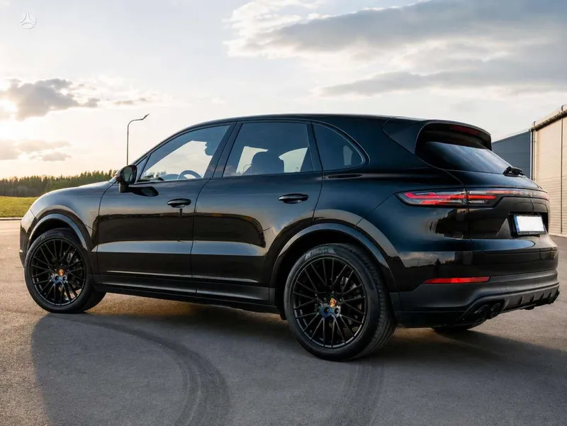 Porsche Cayenne - 1