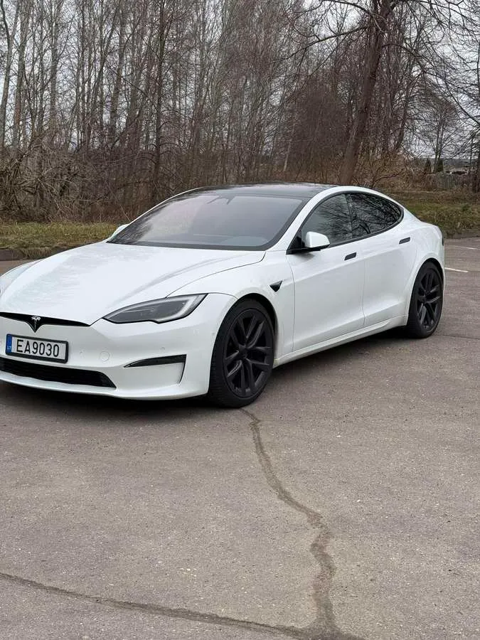 Tesla Model S - 1