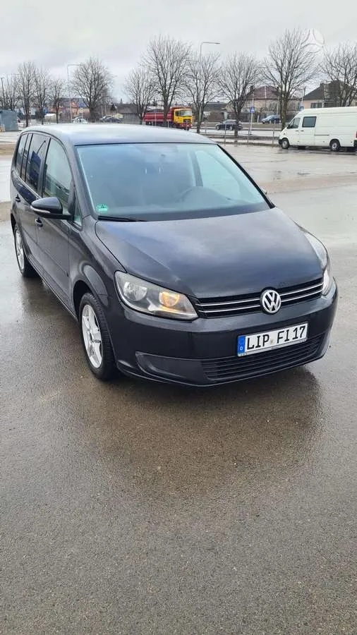 Volkswagen Touran - 1