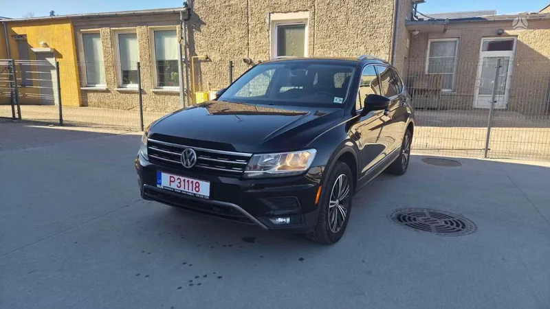 Volkswagen Tiguan - 1