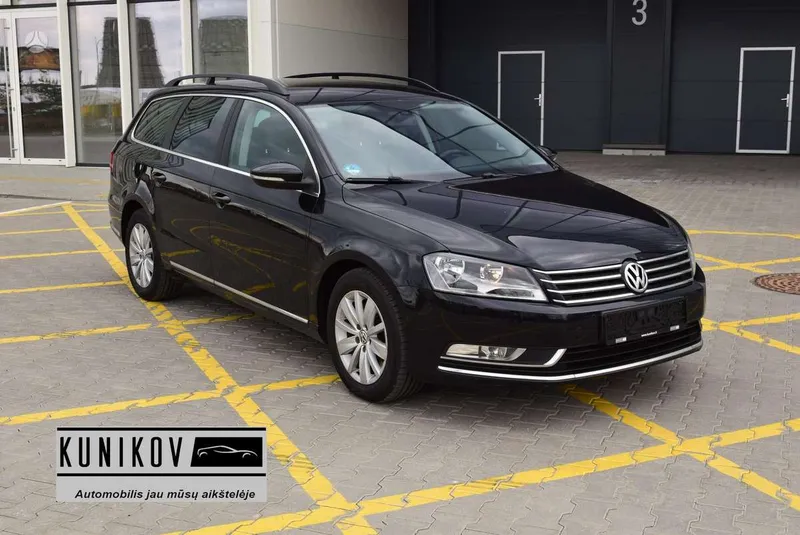 Volkswagen Passat - 1