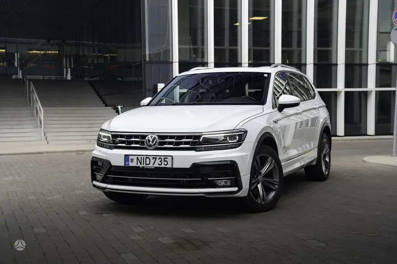 Volkswagen Tiguan - 1