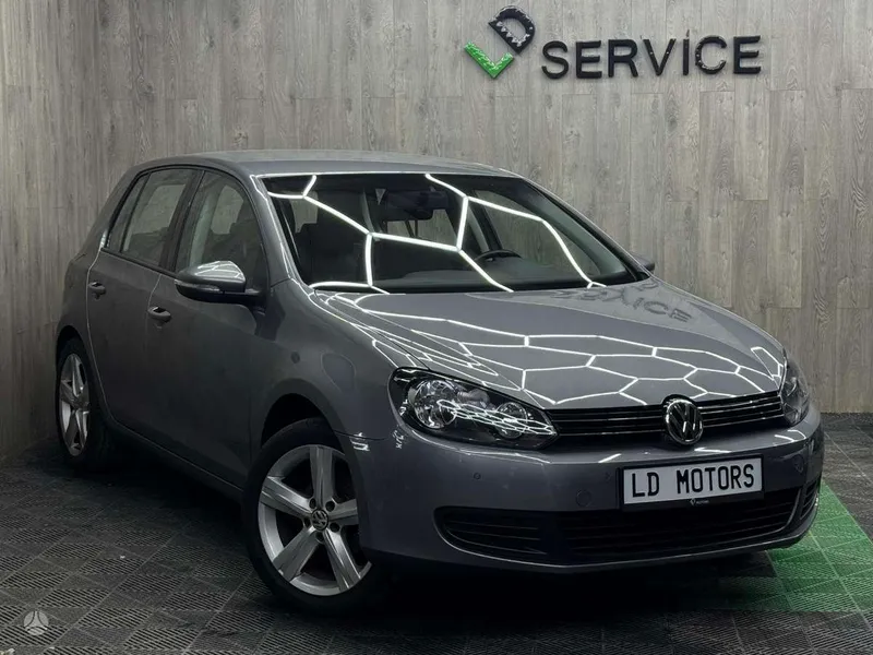 Volkswagen Golf - 1