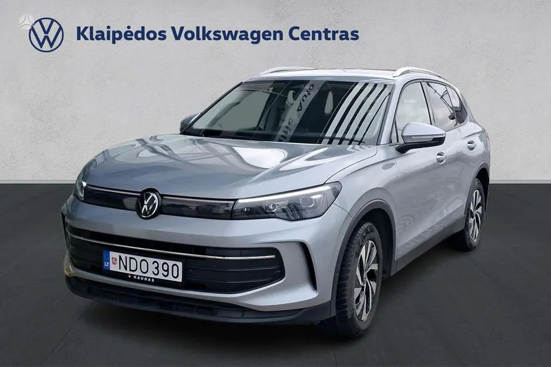 Volkswagen Tiguan - 1