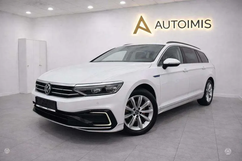 Volkswagen Passat - 1