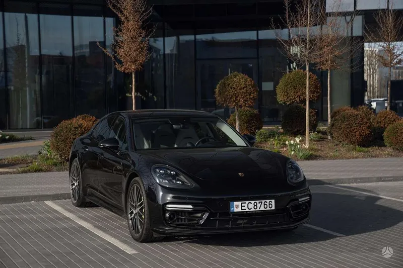 Porsche Panamera - 1