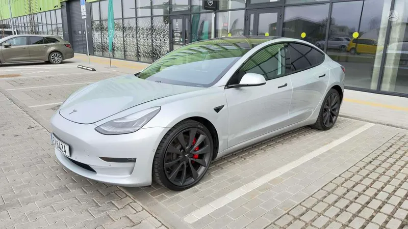 Tesla Model 3 - 1