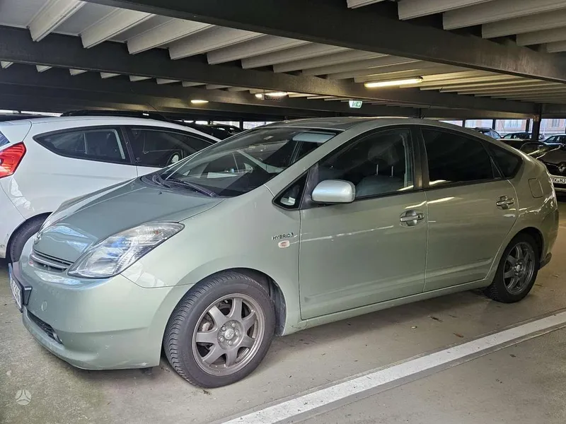 Toyota Prius - 1