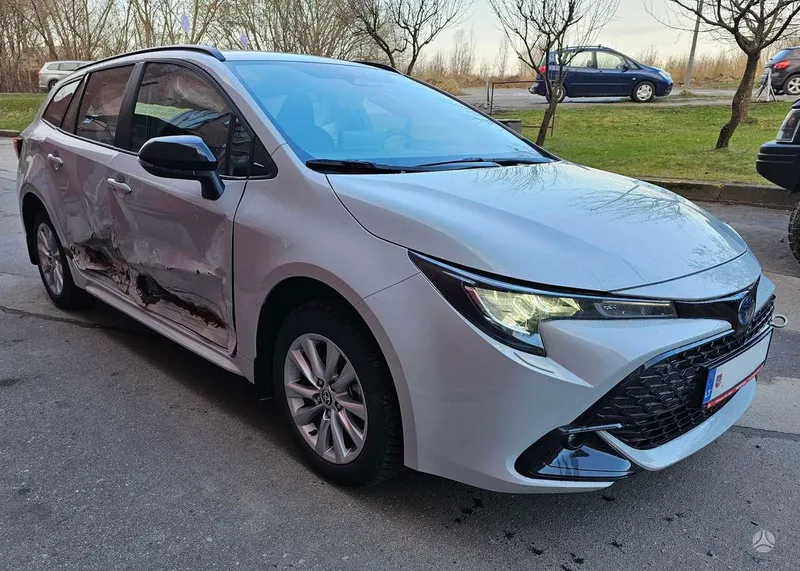 Toyota Corolla - 1